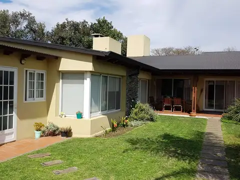Casa en Venta con 2 cocheras