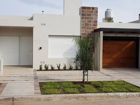 CASA EN VENTA EN COLON CON PILETA