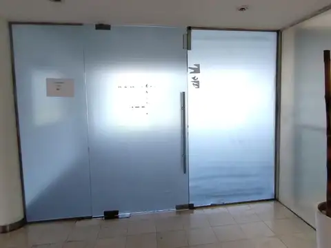 Oficina en Alquiler con 2 cocheras