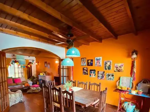 Casa en Venta con 2 cocheras