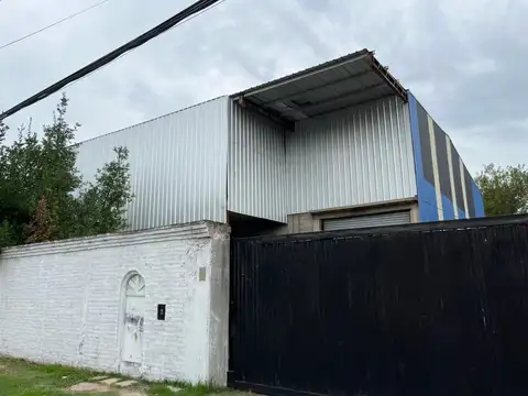 Galpón  - Predio 33x60 - Zona industrial.