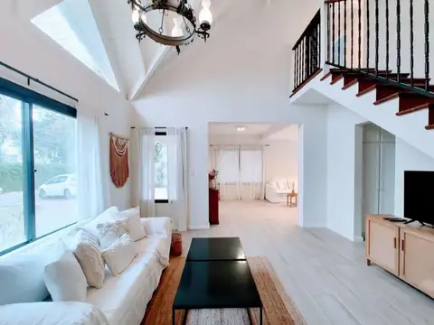 Casa 5 ambientes con 4 baños