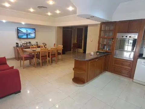 Casa 5 ambientes con 3 baños