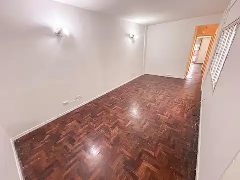 Depto de 3 ambientes. 2º piso por escalera al contra frente.