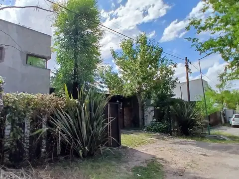VENTA CASA 2 DORM - PARQUE - CALLE 447 bis e 155 y 156 -Barrio Las Banderitas, CITY BELL - LA PLATA