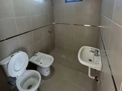   CASA A ESTRENAR EN B° CATALINAS – FRENTE A LA PLAZA  