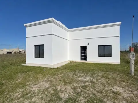 ??? CASA A ESTRENAR EN B° CATALINAS – FRENTE A LA PLAZA ???