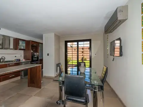 Casa 5 ambientes con 1 baño