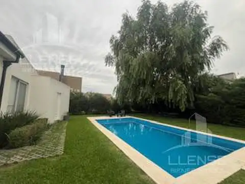 Casa 4 ambientes con 4 baños