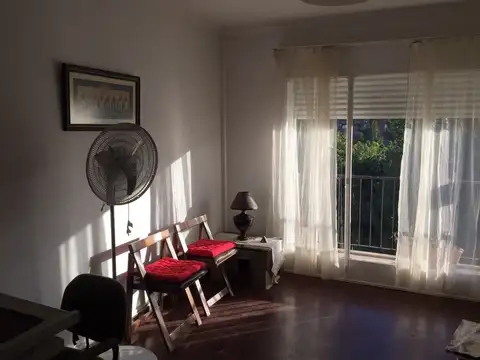 Romulo Naon 2700, Piso 5