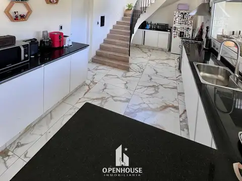 OPENHOUSE alquila imponente casa en Barrio La Bastilla