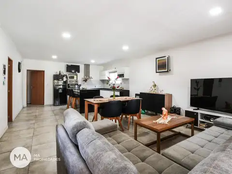 Casa 4 ambientes con 2 baños