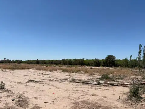 Terreno en Venta 105  mts Frente