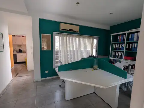 Oficina triplex luminosa con 2 terrazas