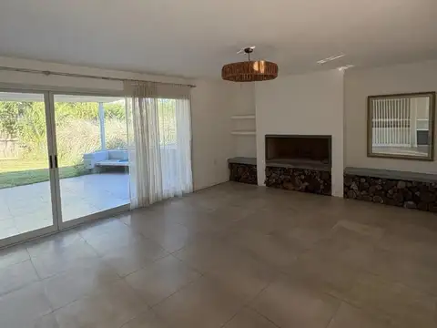 Casa en Venta con 4 cocheras