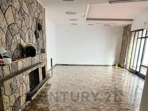 Oficina 10 ambientes con 2 baños