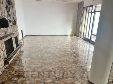 Oficina en Alquiler con 2 cocheras