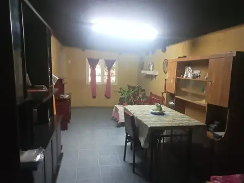 Casa 4 ambientes con 1 baño