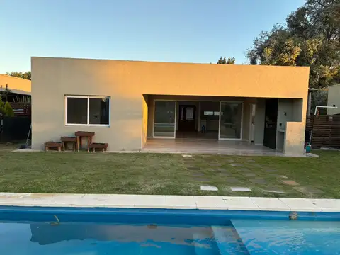 Casa en Alquiler en Pilar del Este - San Ramon, USD 1.300