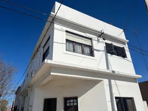 SE VENDE DPTO TIPO CASA   MUY BUEN ESTADO  