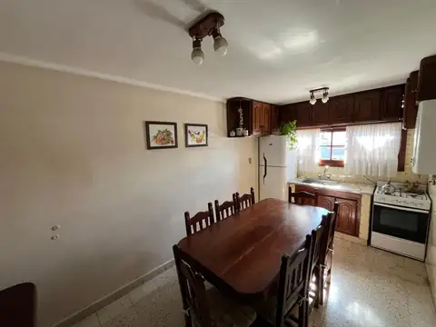 SE VENDE DPTO TIPO CASA   MUY BUEN ESTADO  