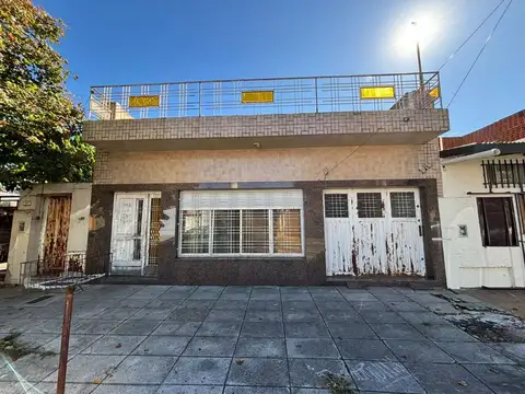 CASA CON GALPON A REMODELAR