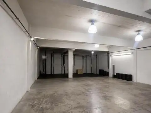 VENTA - Galpon con monoambiente en planta alta | Villa Devoto / Monte Castro - PERMUTA