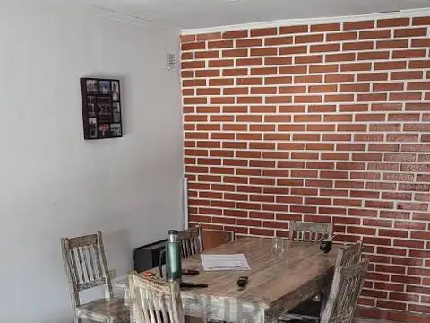 Casa 5 ambientes con 2 baños