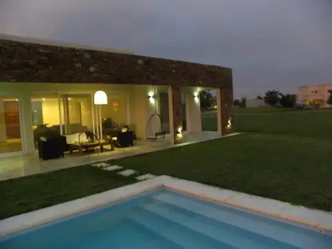 Casa al agua en Alquiler temporal en El Canton Norte