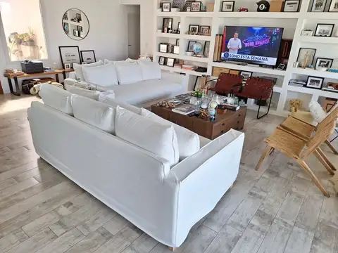 Casa en Alquiler Temporal con 5 cocheras