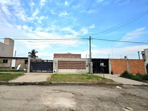 CASA 1 DORMITORIO CON PISCINA EN P. HABITACIONAL IBARLUCEA