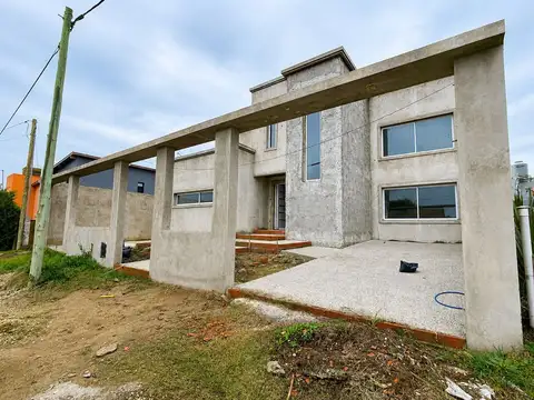 VENTA CASA DE DISEÑO EN CONSTRUCCION ZONA SUR