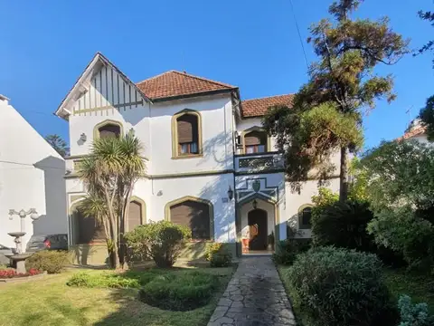 Casa 9 ambientes con 6 baños