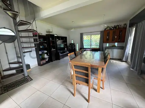 Casa 3 ambientes con 2 baños