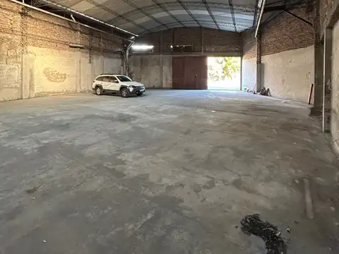 Galpón en alquiler de 300m2 ubicado en Lomas del Mirador