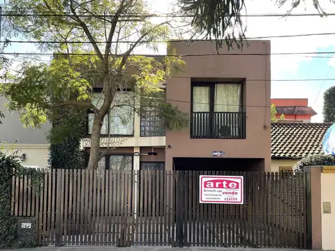 casa en venta en lujan apto credito hipotecario con patio pileta y cochera apto credito hipotecario