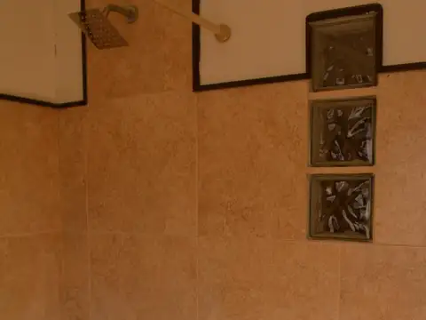 casa en venta en lujan apto credito hipotecario con patio pileta y cochera apto credito hipotecario