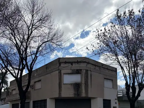 Excelente oportunidad de inversion casa + galpon