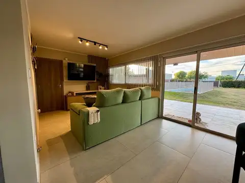 CASA EN VENTA 4 DORMITORIOS COUNTRY LAS CORZUELAS