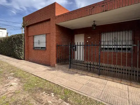 VENTA | CASA | MORON | 3 AMBIENTES | AMPLIA Y LUMINOSA