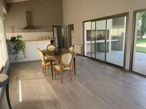 Casa en Venta en Bragado, USD 240.000