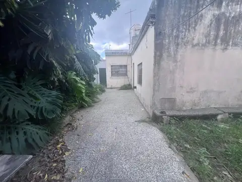 Casa venta en Munro a refaccionar con lote propio