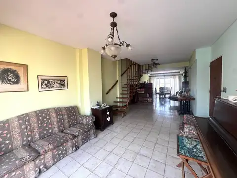 Venta Olivos depto 4 ambientes balcón aterrazado