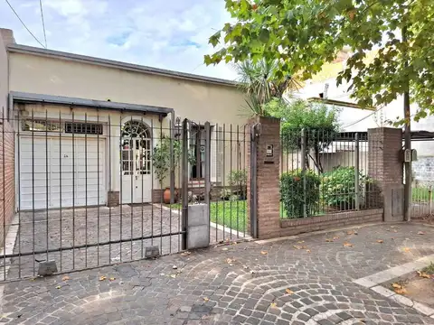 CASA 5 AMBIENTES VENTA LOMAS JARDIN COCHERA