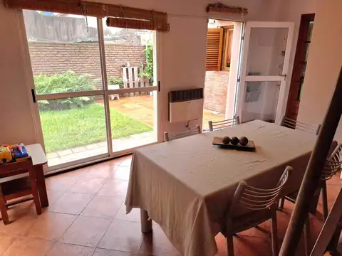 CASA 5 AMBIENTES VENTA LOMAS JARDIN COCHERA
