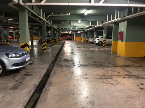 COCHERA CUBIERTA EN VENTA-EDIFICIO BARON CENTER