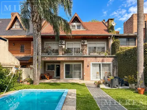 Muy linda casa desarrollada en 3 plantas en venta en Beccar.