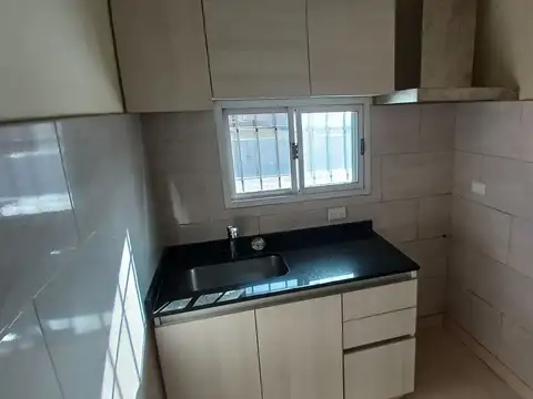 Depto Tipo Casa en Alquiler en Caseros, $ 600.000
