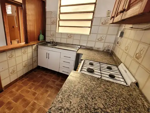 Casa tipo dúplex tres ambientes con patio apto crédito en Venta- Morón
