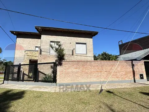 Casa en Venta con 2 cocheras